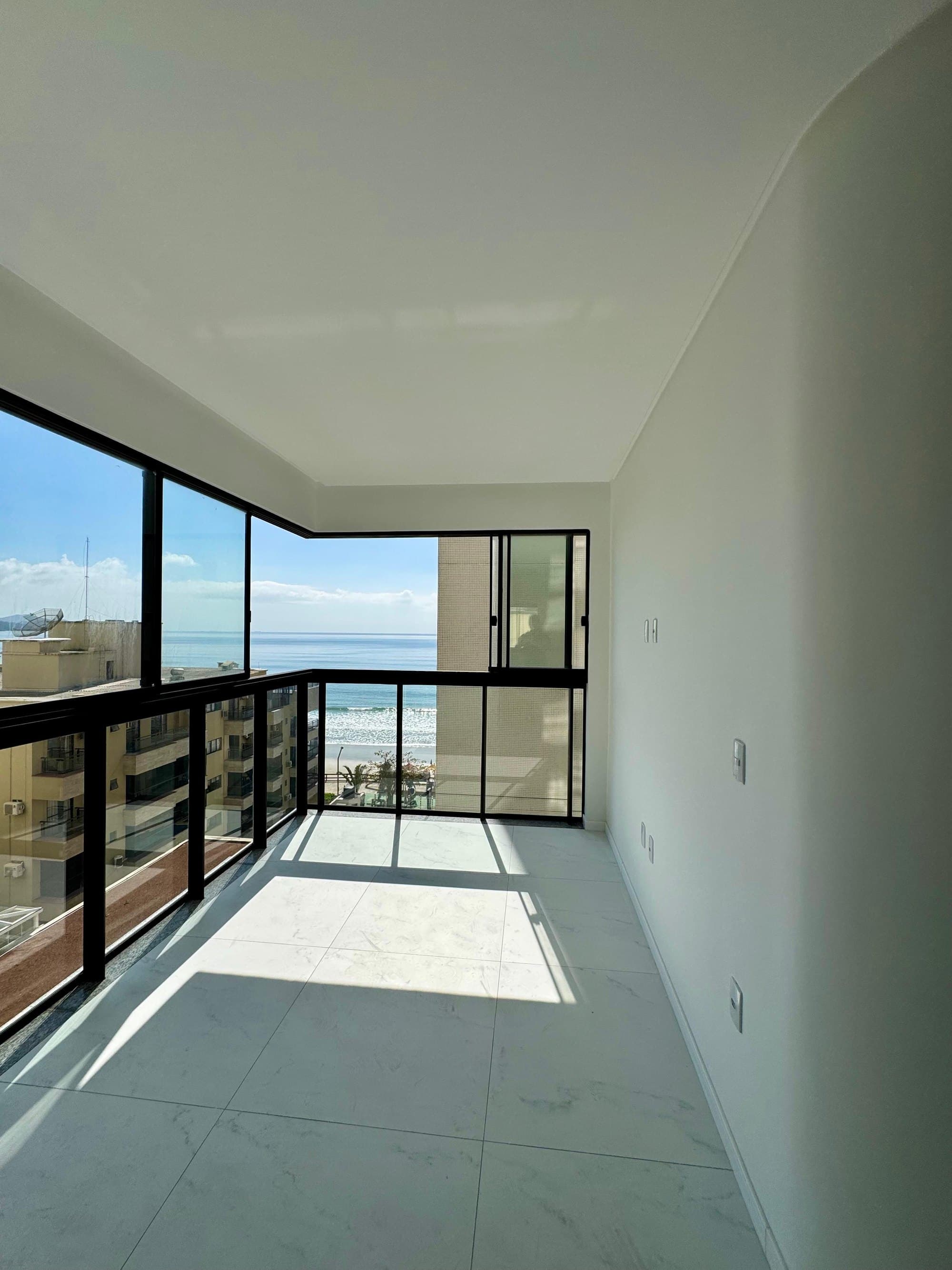 Apartamento, Meia Praia