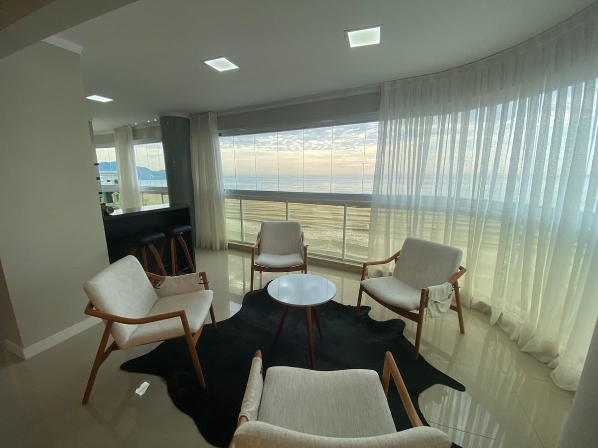 Apartamento, Meia Praia